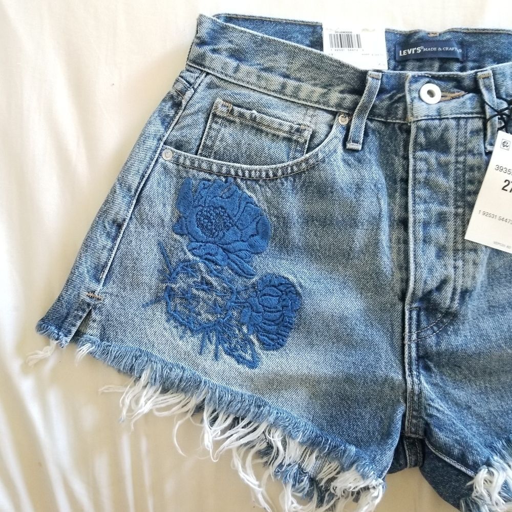 🍒NWT🍒 LEVI'S EMBROIDERED HIGH RISE SHORTS